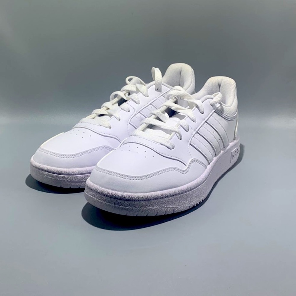 WMNS Adidas Hoops 3.0 size 7.5